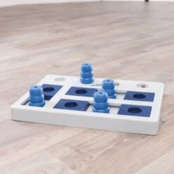 Trixie Dog Activity Chess Denkspel Hondenspeelgoed 40x27 Cm 1.3 Kg Donkerblauw Wit Lichtblauw 1 Stuk Level 2 7 Trixie Dog Activity Chess Denkspel Hondenspeelgoed 40x27 Cm 1.3 Kg Donkerblauw Wit Lichtblauw 1 Stuk Level 2 -Huisdierbenodigdheden trixie hondenspeelgoed chess strategiespel 430409